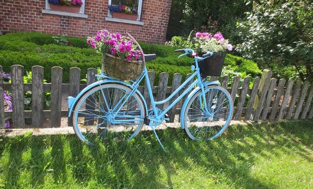 bike art garden flowers beautification front yard artfully garden decoration