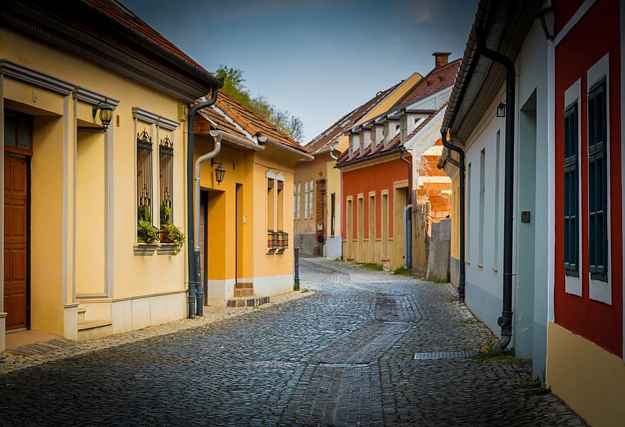 esztergom street alley romance romantic end hungary house houses colorful houses